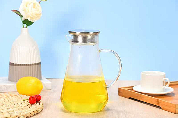 Is the cool water bottle easy to clean? The smooth inner wall can be easily washed without leaving stains and odors?